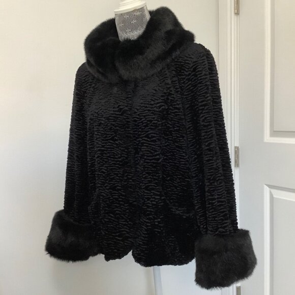 Stunning Larry Levine faux fur Fully lined coat, Size L - Picture 10 of 14